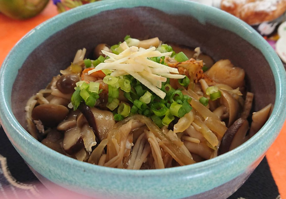 たっぷり青パパイヤと茸のあんかけ丼